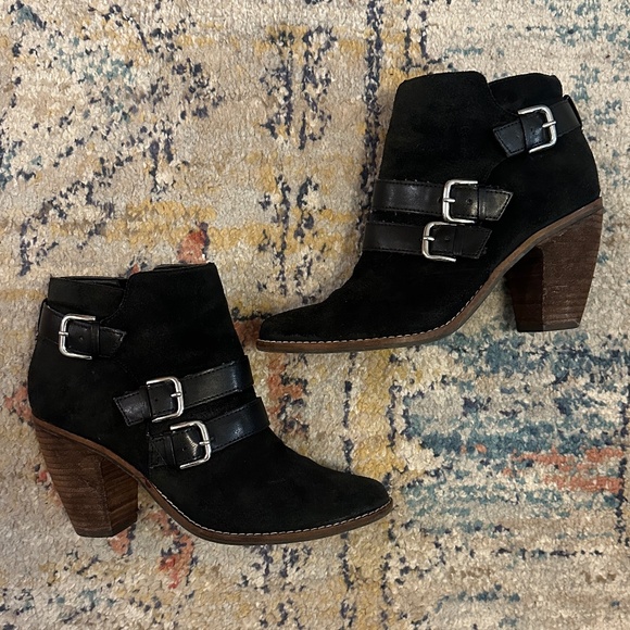 Black nubuck suede Dolce Vita black ankle booties with silver metal accents, 9.5 - Picture 1 of 13